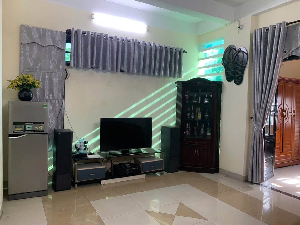 Nhà cho thuê 3 tầng Hòa Cường Bắc, Hải Châu, Đà Nẵng 140m² - Sân rộng, giá chỉ 25 triệu/tháng!