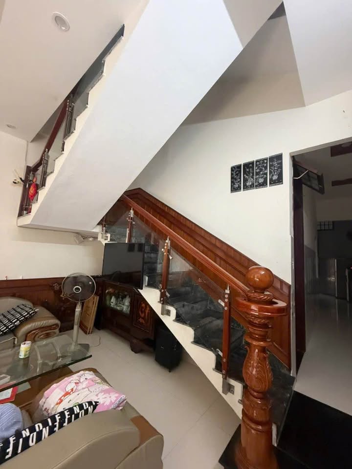 Nhà 3 tầng đường 30 Tháng 4, Hải Châu 92.5m² - Hướng Đông mát mẻ, giá thương lượng