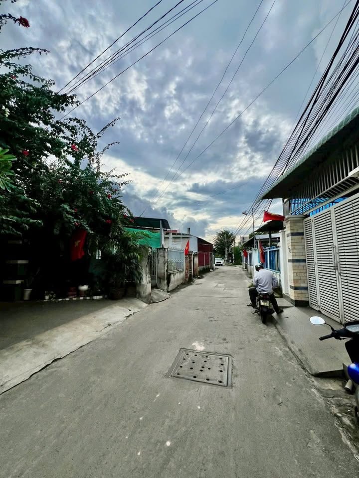 Nhà 3 phòng ngủ mặt tiền đường 19/4, TP. Phan Thiết 100m² - Giá chỉ 2 tỷ sổ đỏ chính chủ!