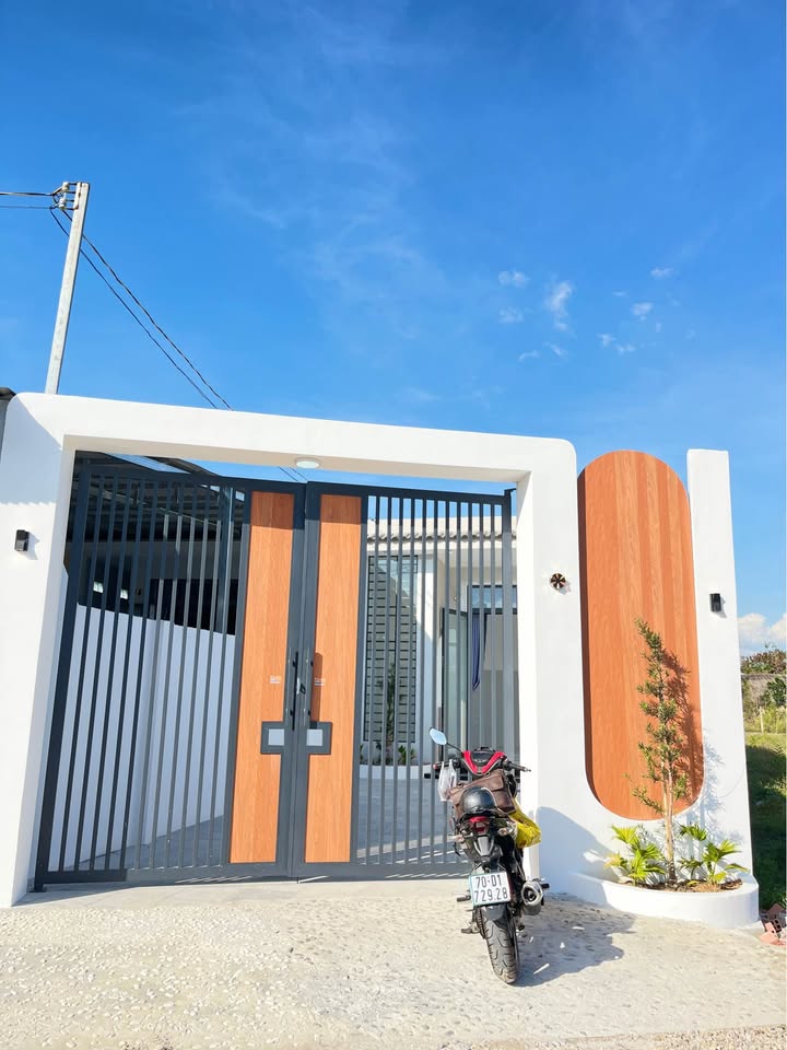 Nhà phố Long Hoa, Tây Ninh 216m² giá 1.49 tỷ - Sẵn sàng vào ở ngay!