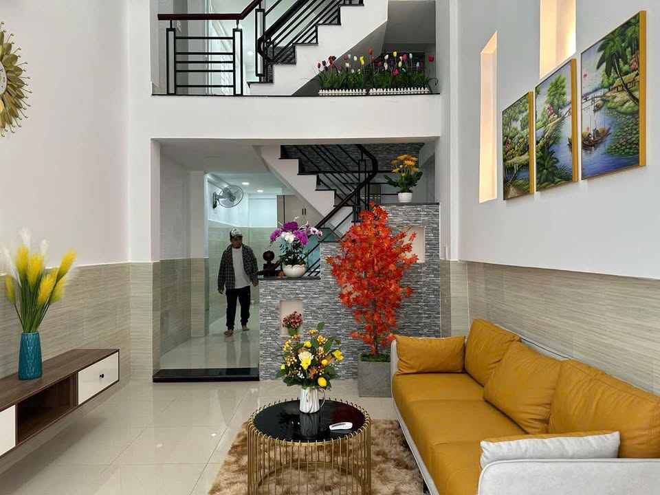 Nhà nguyên căn cho thuê tại Gò Vấp 4 phòng ngủ - An ninh cao, vào ở ngay!