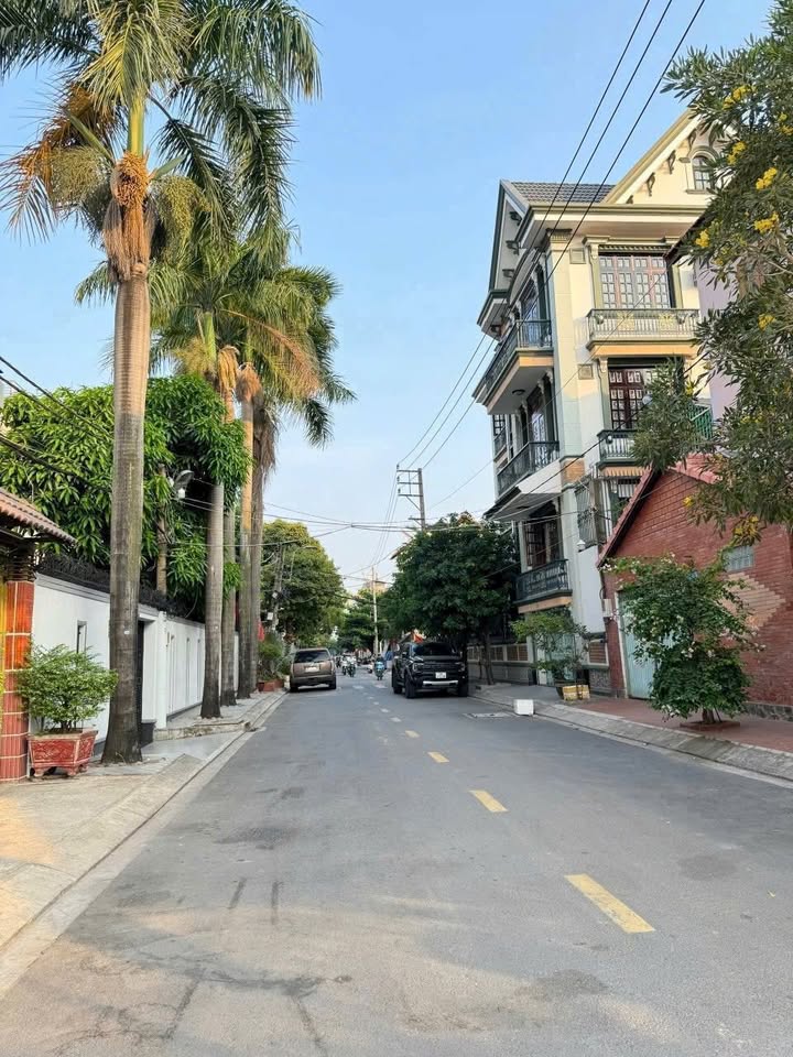 Nhà phố hẻm xe tải 8m khu biệt thự Dương Quảng Hàm 150m² giá 18.5 tỷ - Nhà mới sẵn sàng ở ngay!