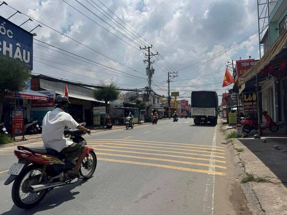 Nhà mặt tiền chợ Phú Hưng Bến Tre 90.5m² giá 3 tỷ - Đầu tư sinh lời ngay!