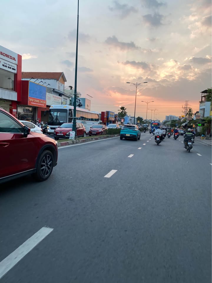 Mặt tiền FrontHouse Hoàng Hữu Nam Tân Phú Quận 9 giá 9 tỷ - Kinh doanh lý tưởng!