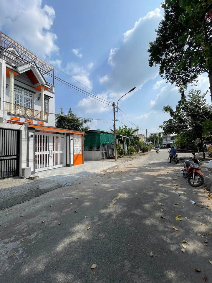 Nhà 1 trệt 2 lầu Tân Kim 100m² giá 4.2 tỷ - Căn góc 2 mặt tiền