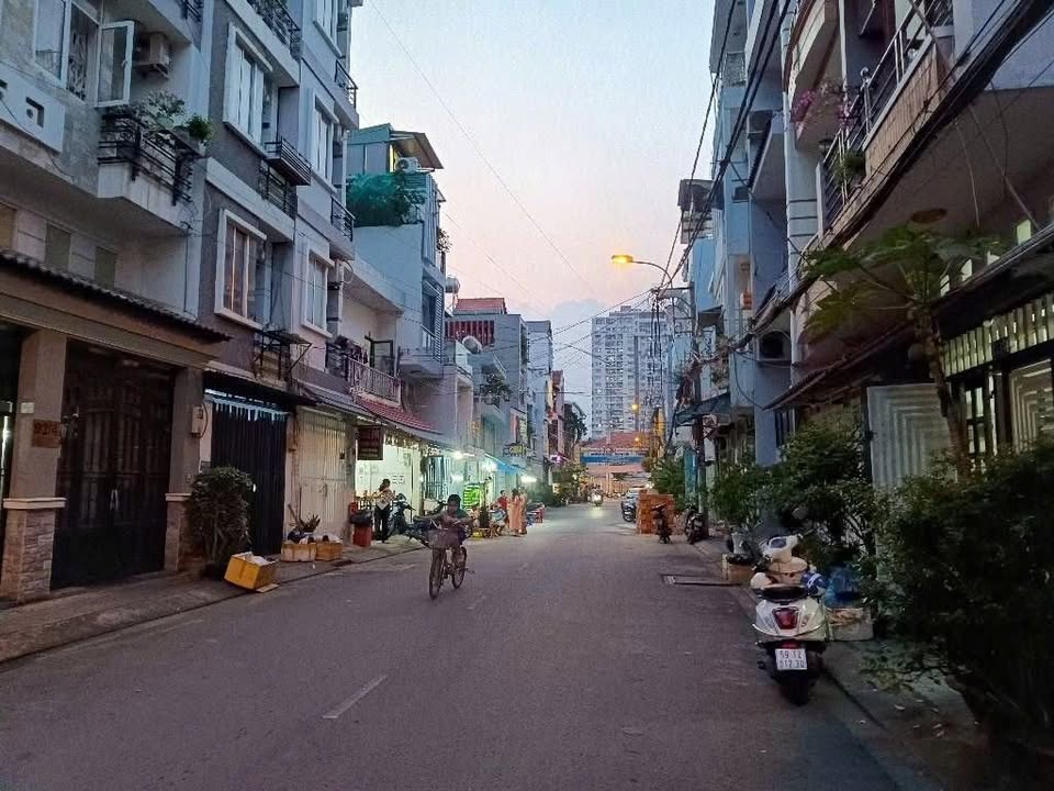 Căn hộ dịch vụ Phú Thuận Quận 7 190m² giá 36 tỷ - Dòng tiền ổn định 2.4 tỷ/năm!