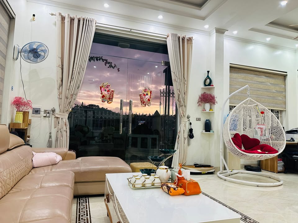 Nhà 2 tầng tại Yết Kiêu, Hạ Long 100m² giá 5 tỷ - Mặt tiền rộng, ô tô đỗ cửa!