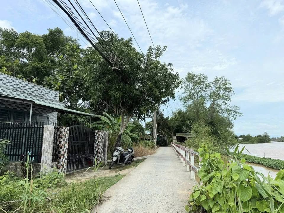 Nhà cấp 4 mặt tiền Bờ Kè Rạch Cam, Bình Thủy, Cần Thơ - Giá 1.55 tỷ, hướng Tây Bắc!