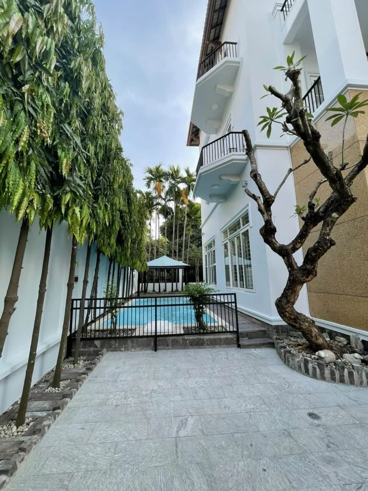 Cho thuê villa Thảo Điền 400m² giá 3.300 USD - Không gian sống lý tưởng!