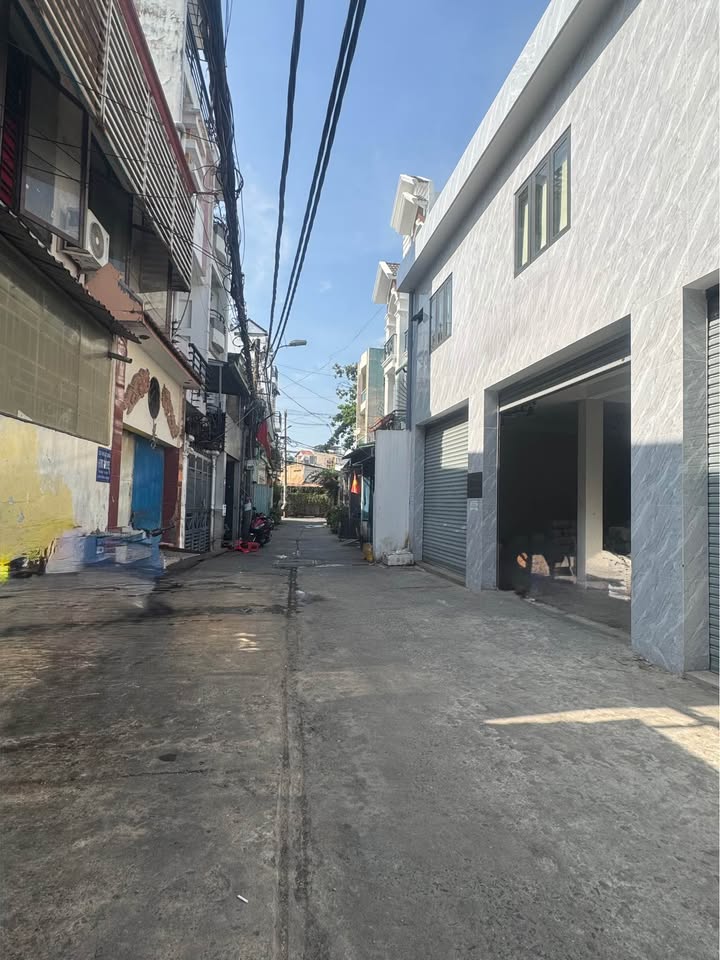 Nhà phố Tân Bình 50m² giá 5.75 tỷ - Ô tô đậu cửa, vị trí đắc địa!