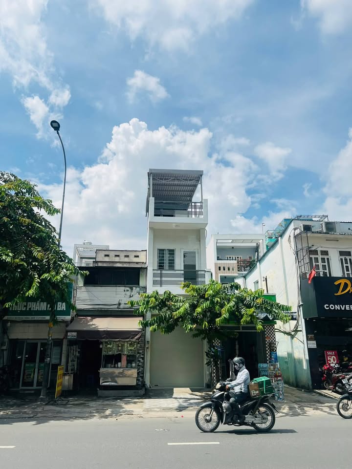 Nhà mặt tiền kinh doanh Nguyễn Kiệm, quận Gò Vấp 42m² giá 5.85 tỷ - Sẵn sàng hoạt động ngay!