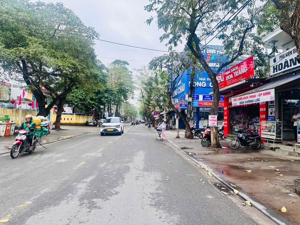 Đất kiệt Nguyễn Trãi Huế 215m² giá 4.1 tỷ - Vị trí đẹp, gần chợ Tây Lộc!