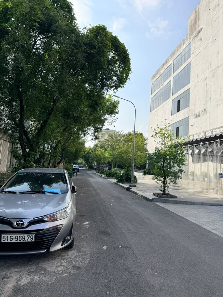 Đất nền nhà phố KDC Sadeco Ven Sông, Tân Phong, 90m² giá 17 tỷ - Sổ hồng chính chủ!