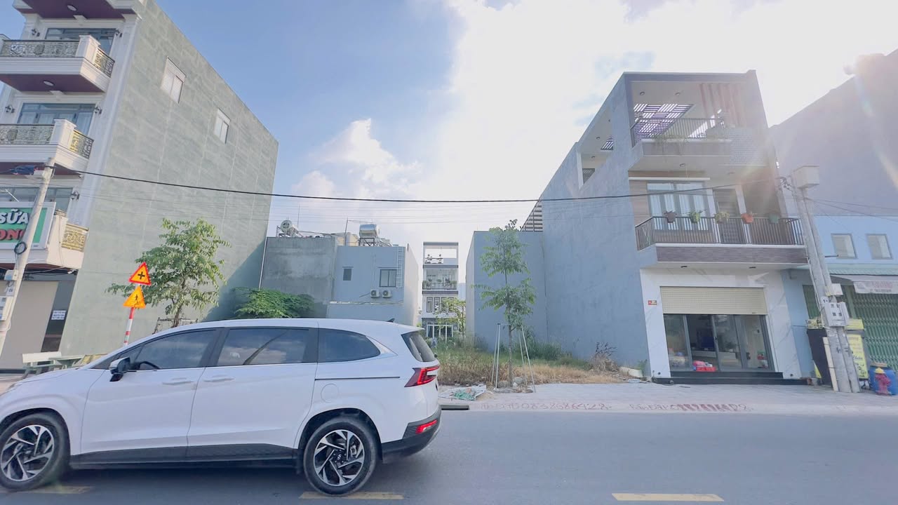 Đất mặt tiền kinh doanh Đông Hòa, Dĩ An 61.8m² giá 5.9 tỷ - Sổ hồng riêng, thổ cư 100%!