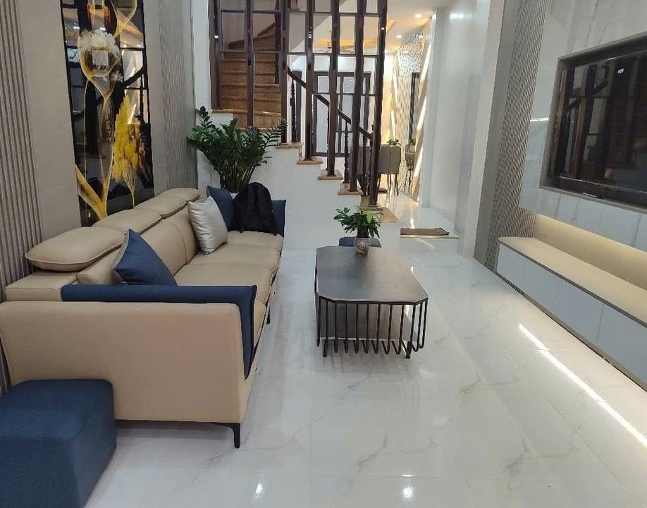 Nhà 4 tầng tại Tứ Hiệp, Văn Điển 40m² giá 5.5 tỷ - Ô tô đỗ cổng, gần trung tâm hành chính!