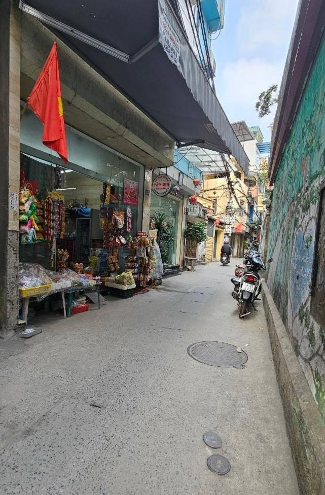 Nhà 5 tầng Trích Sài Tây Hồ 33m² giá 8.7 tỷ - Không khí trong lành Hồ Tây!