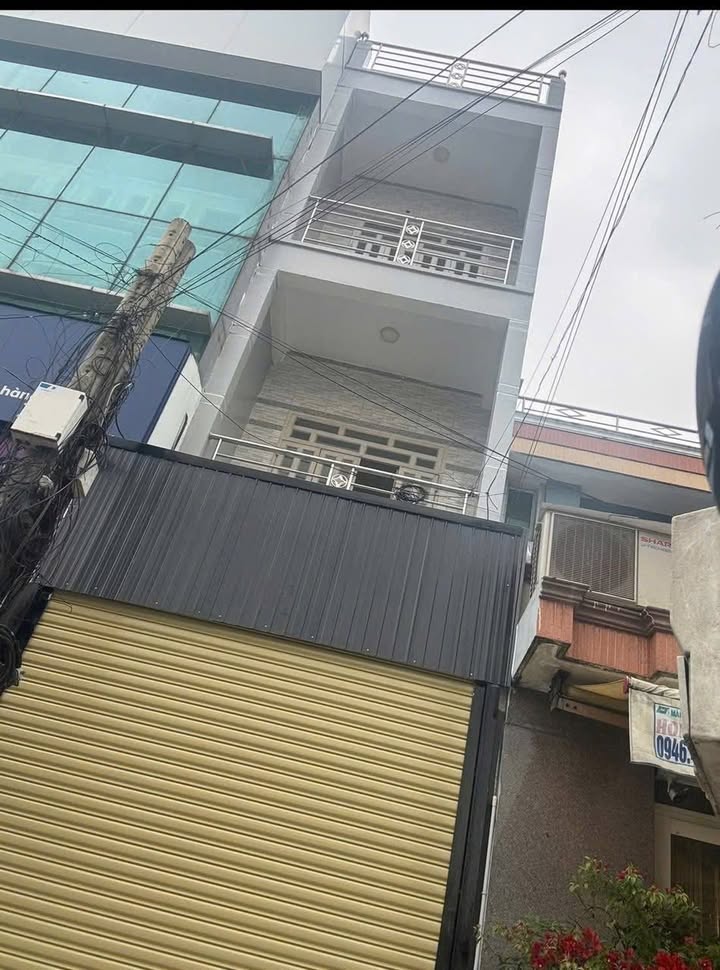 Nhà mặt tiền đường Nguyễn Hữu Thọ, Bến Lức 56m² giá 5.5 tỷ - Đầu tư tiềm năng!