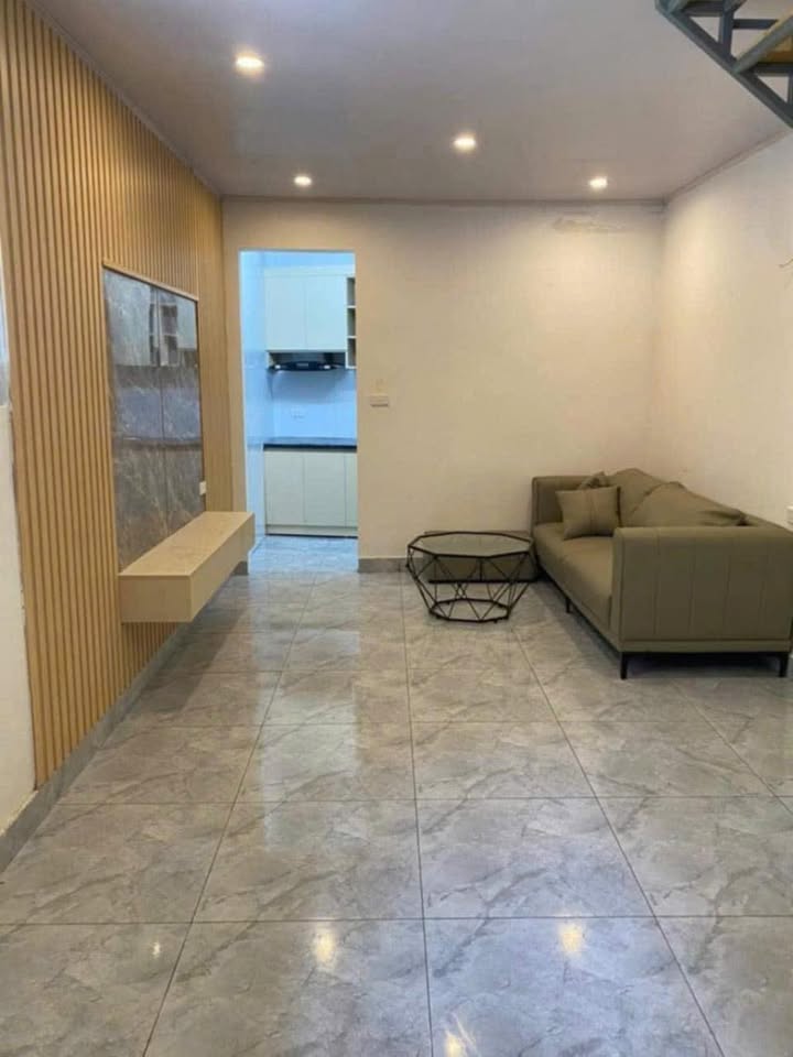 Nhà đẹp 2 tầng tại Lĩnh Nam 31m² giá 2.3 tỷ - Sẵn sàng vào ở ngay!