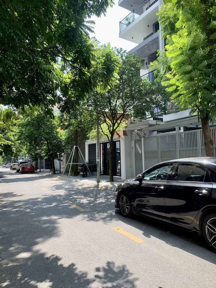 Bán gấp FrontHouse Việt Hưng 152m² giá 30 tỷ - Mặt tiền 7m, kinh doanh đắc địa!