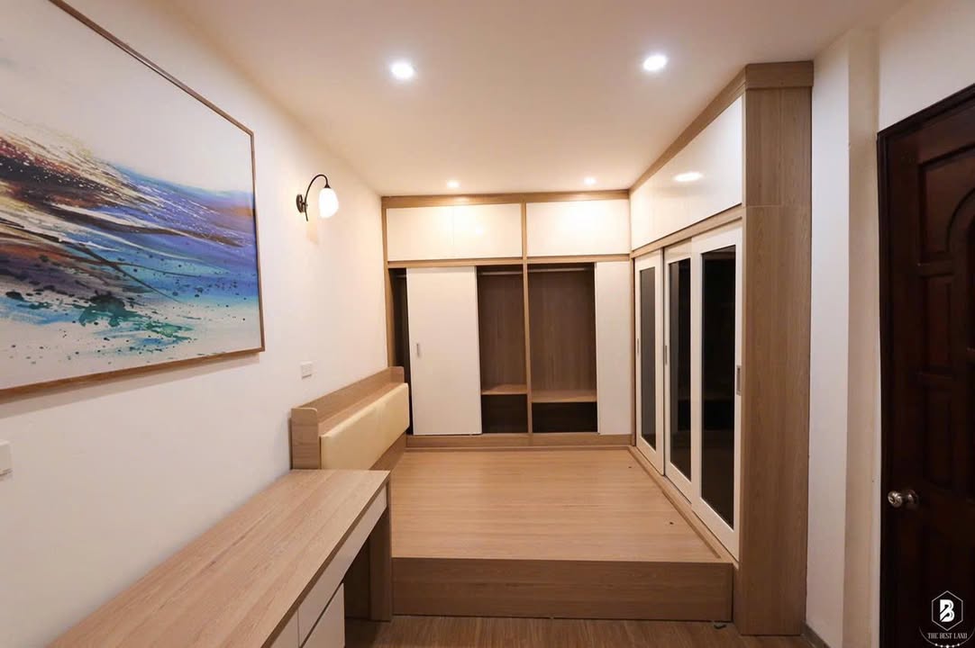 Nhà 4 tầng Ngọc Thụy 40m² giá 6.6 tỷ - Full nội thất, ở ngay!