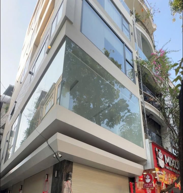 Mặt bằng cho thuê tầng 2 tại Hào Nam 8 triệu - Lý tưởng cho studio và nail mi!