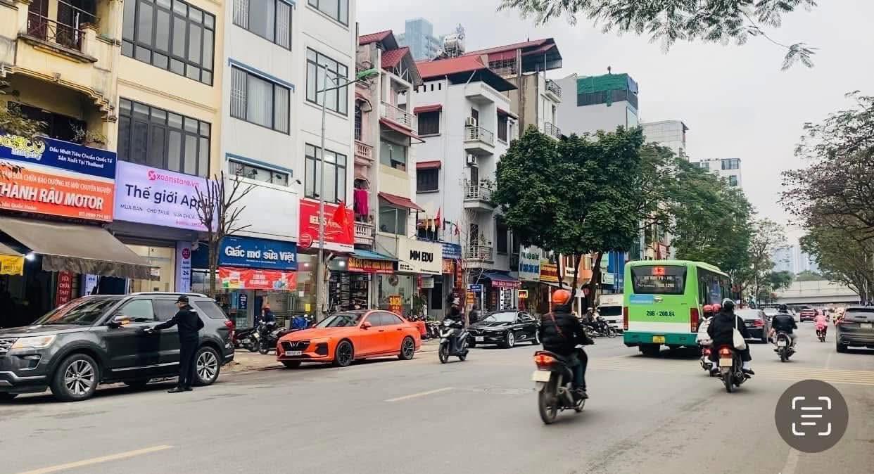 Nhà bán Trần Quốc Hoàn, Cầu Giấy, 68m², giá 30 tỷ - Cơ hội đầu tư tuyệt vời!