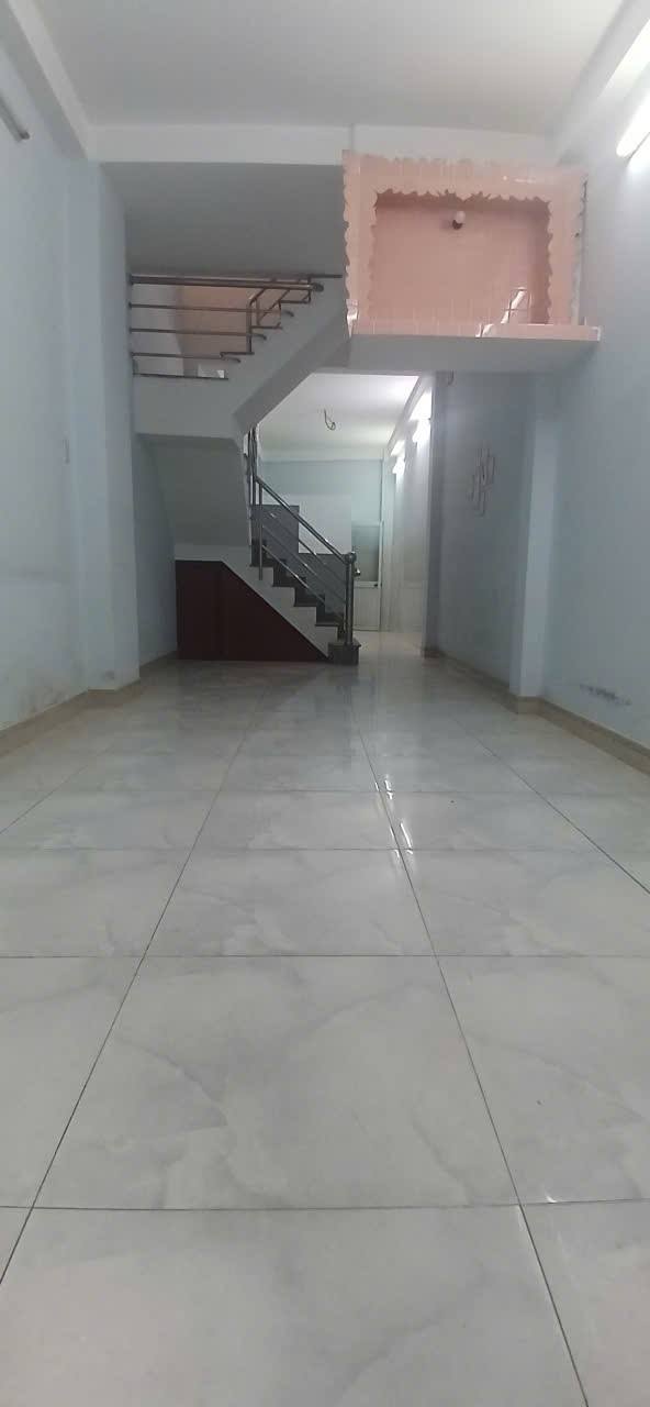 Nhà cho thuê hẻm 1 Nhật Tảo, Quận 10, 45m² - Nhà mới trống sẵn, nhận nhà ngay!