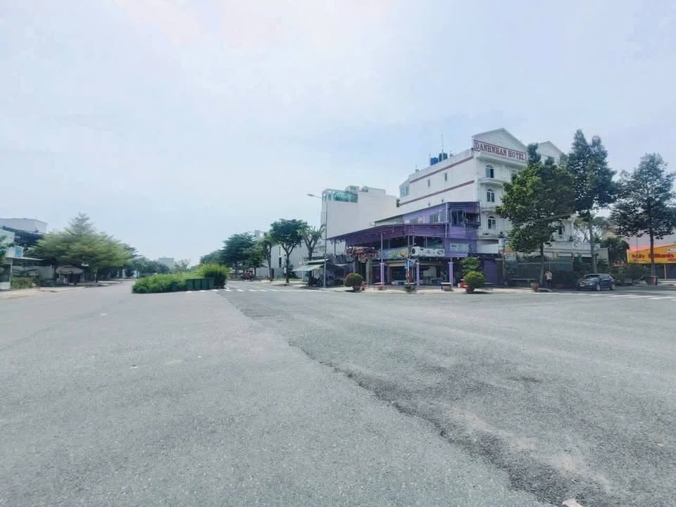 Đất nền Đường Số 10, Bến Lức 100m² giá 4.5 tỷ - Vị trí đẹp, kinh doanh thuận lợi!