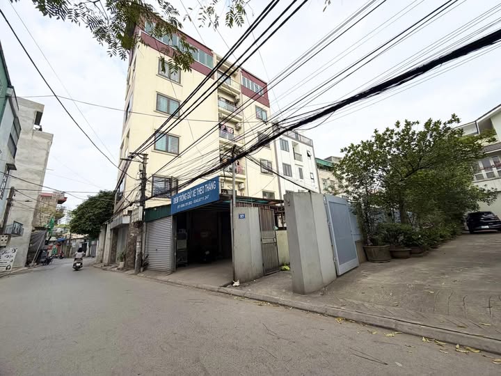 Nhà phố Gia Quất, Phường Bồ Đề, 46m² giá 8.2 tỷ - Ô tô đỗ cổng, Kinh doanh thuận lợi!