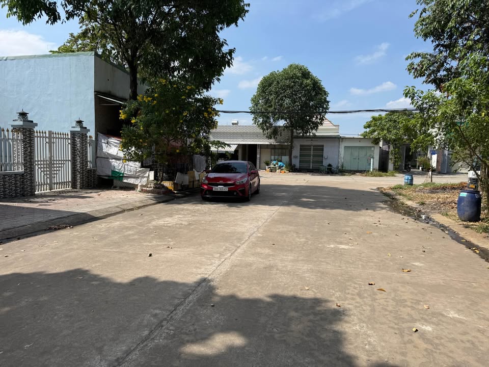 Đất nền Bến Cát 150m² giá 1.9 tỷ - Sổ riêng, dân cư đông đúc!