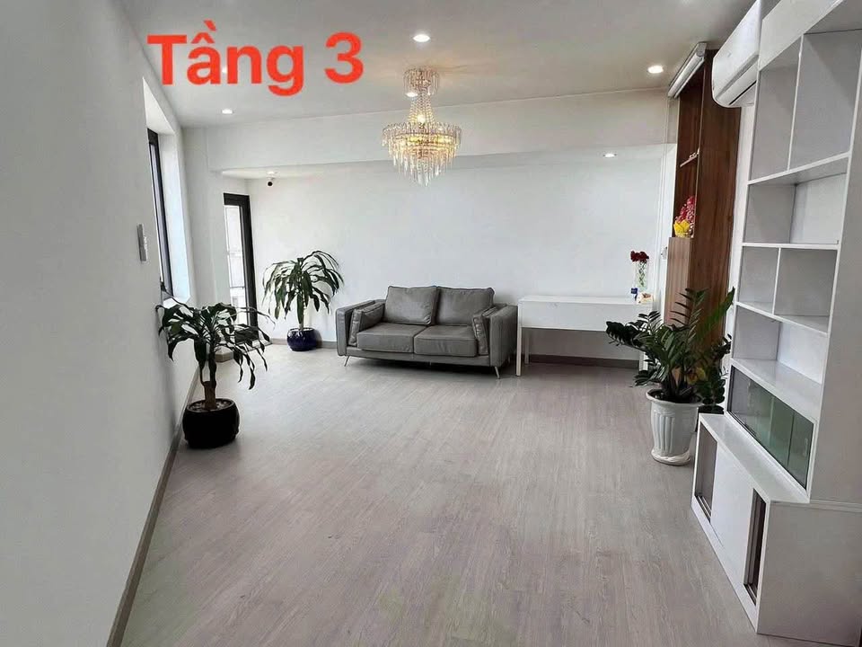 Nhà 3 tầng mặt tiền Hùng Vương, phường Thuận Hoá, TP Huế 27m² giá 5 tỷ - Đầu tư sinh lời tuyệt vời!