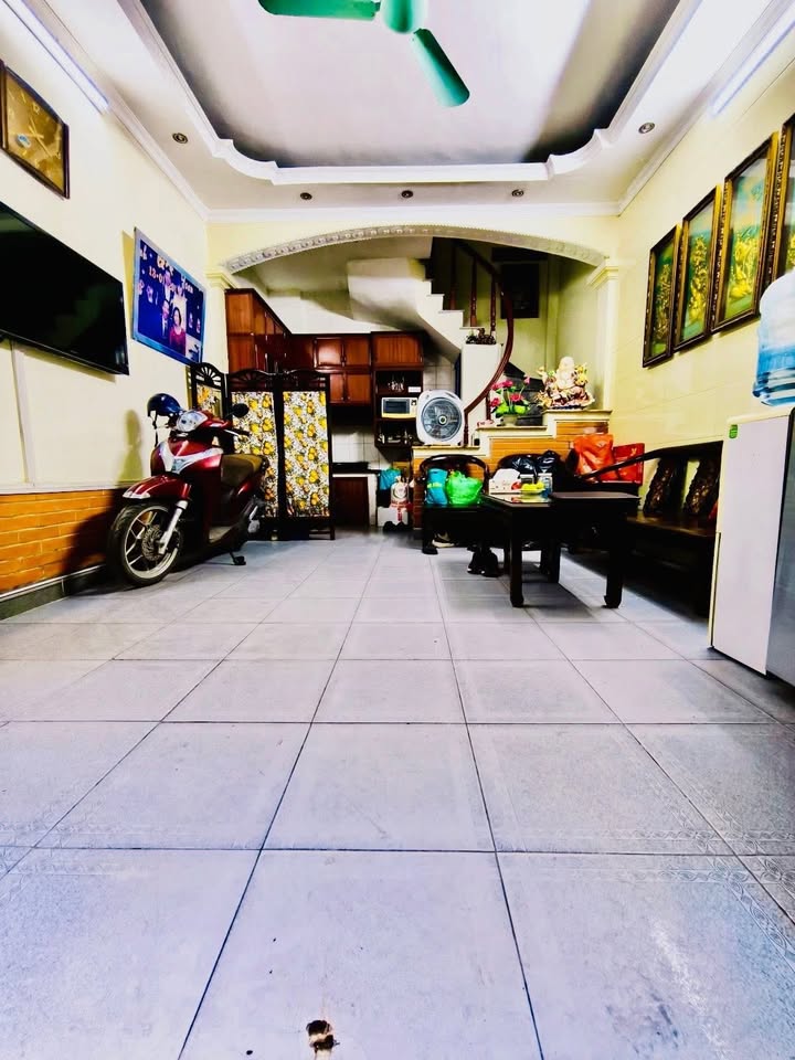 Nhà riêng Tân Mai 26m² giá 5.7 tỷ - Gần ô tô, vào ở ngay!