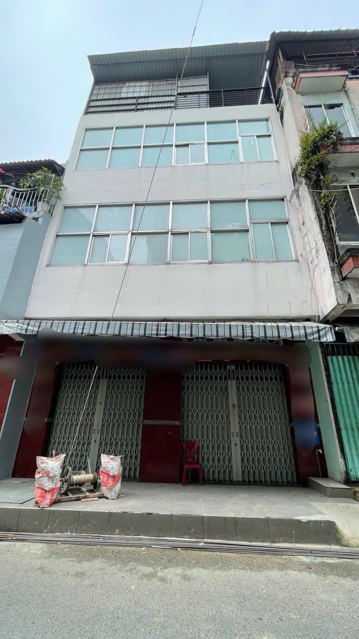 Nhà phố quận 11 Lạc Long Quân 18m² giá 4.75 tỷ - Chính chủ bán đẹp ở liền!