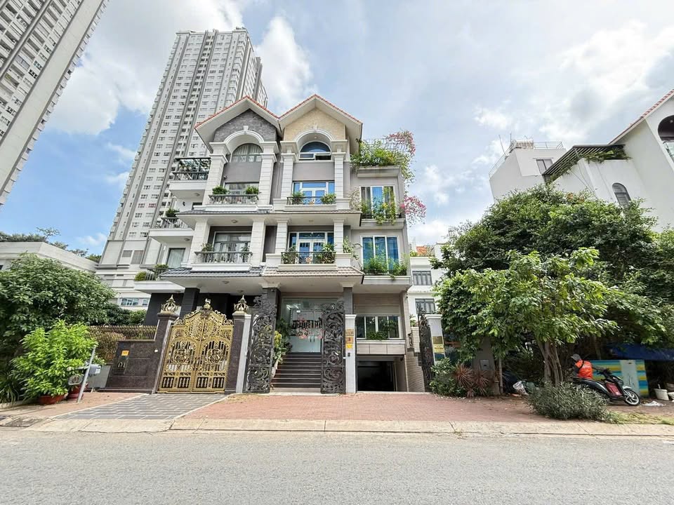 Biệt thự Him Lam Kênh Tẻ quận 7 200m² giá 64.5 tỷ - Thiết kế sang trọng, thang máy