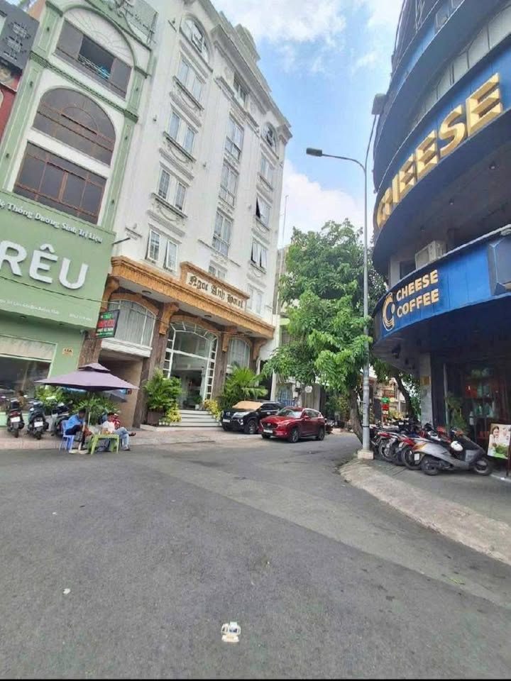 Bán Nhà 2 Mặt Tiền Hoa Hồng, Phường 2, Q. Phú Nhuận, 48m² - Kinh Doanh Sầm Uất!