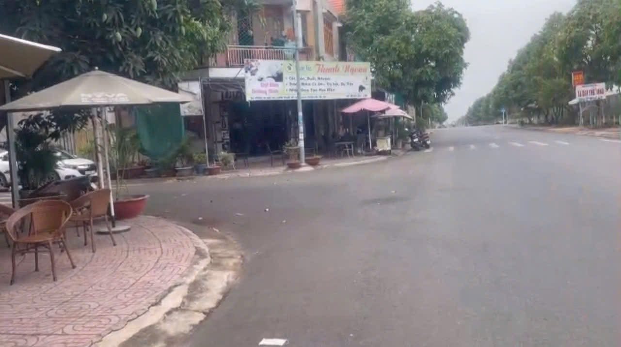 Đất mặt tiền đường D10, Phước Tân 80m² giá 3.75 tỷ - Sổ đỏ chính chủ!