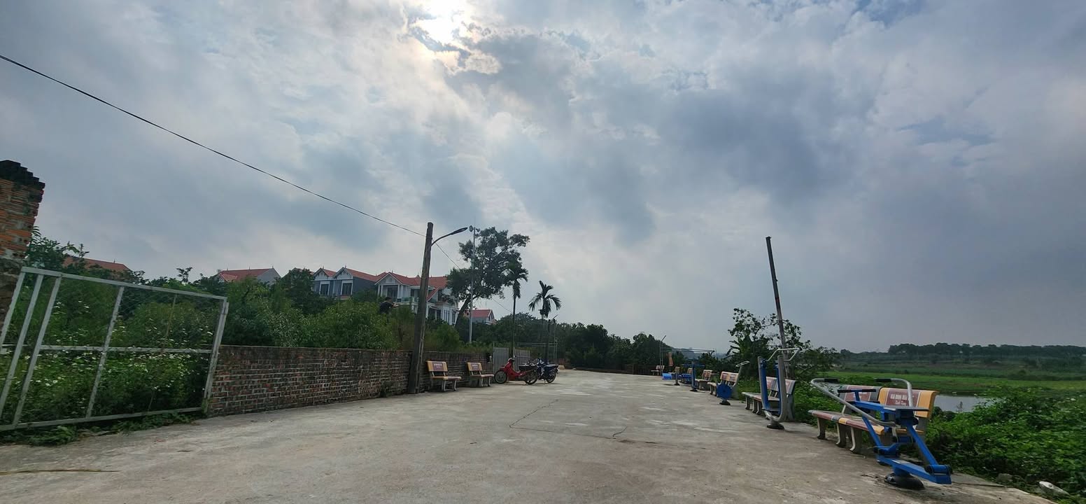 Đất nền Tráng Việt, Mê Linh 100m² giá 5 tỷ - Đầu tư sinh lời hấp dẫn!