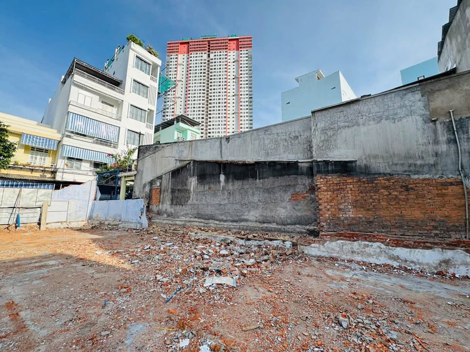 Đất nền tại Nha Trang 270m² giá 18.9 tỷ - Cách biển chỉ 450m!