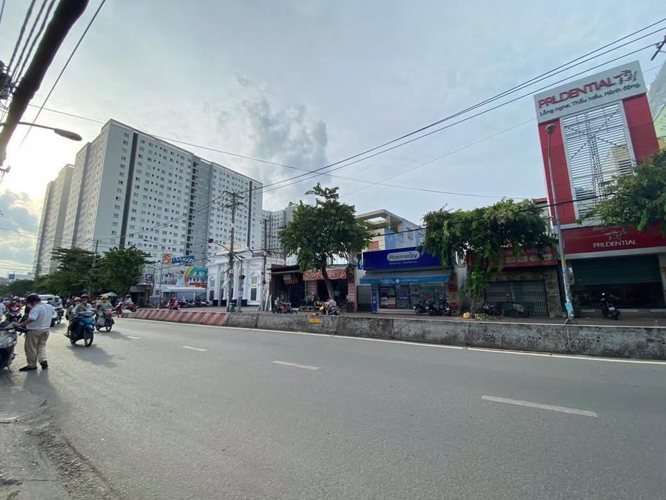 Nhà bán quận 12, 66m² giá 3 tỷ - Tiện xây mới ngay chợ Tân Thới Nhất!