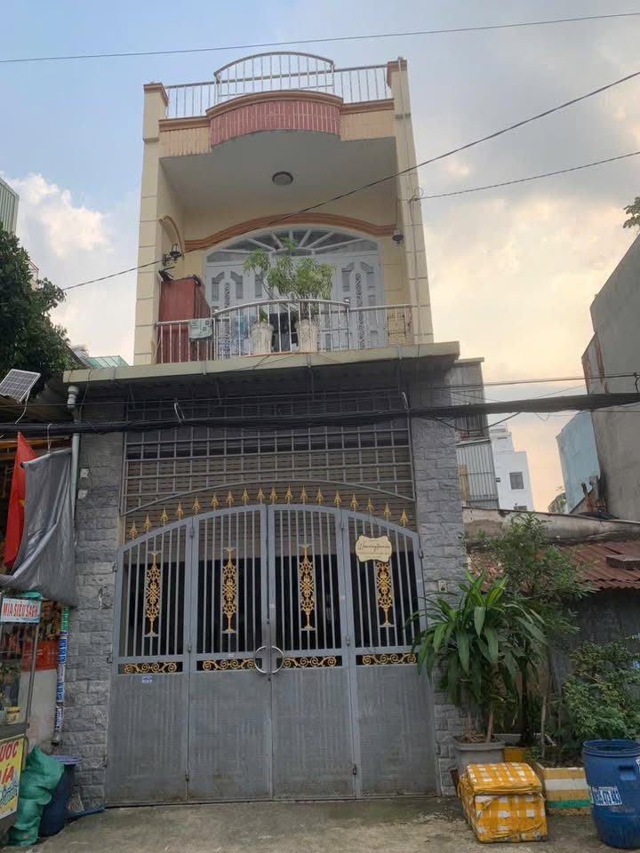 Nhà mặt tiền Trung Mỹ Tây 66m² giá 5.79 tỷ - Vị trí đắc địa, tiềm năng phát triển!