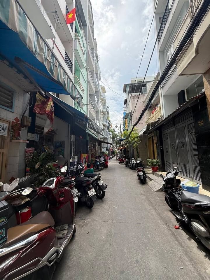 Nhà hẻm xe hơi Hùng Vương, Q.10, 44m² giá 12 tỷ - Cơ hội đầu tư tuyệt vời!