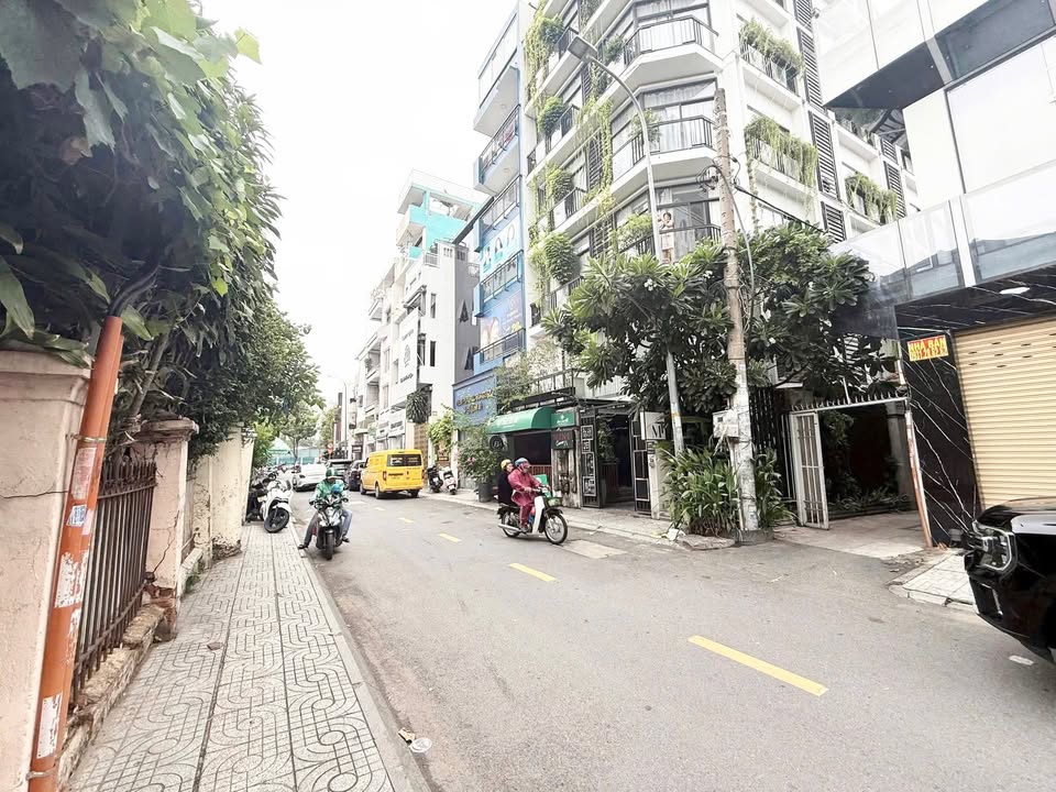 Nhà mặt tiền đường Hai Bà Trưng, Quận 1, 151m² - Sẵn sàng đầu tư sinh lời!