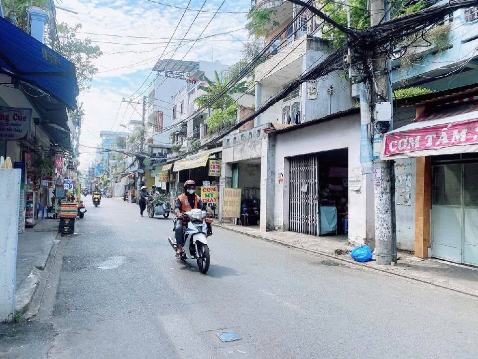 Nhà phố Trần Mai Ninh, Tân Bình 100m² giá 14 tỷ - Hẻm xe hơi rộng rãi, gần sân bay!