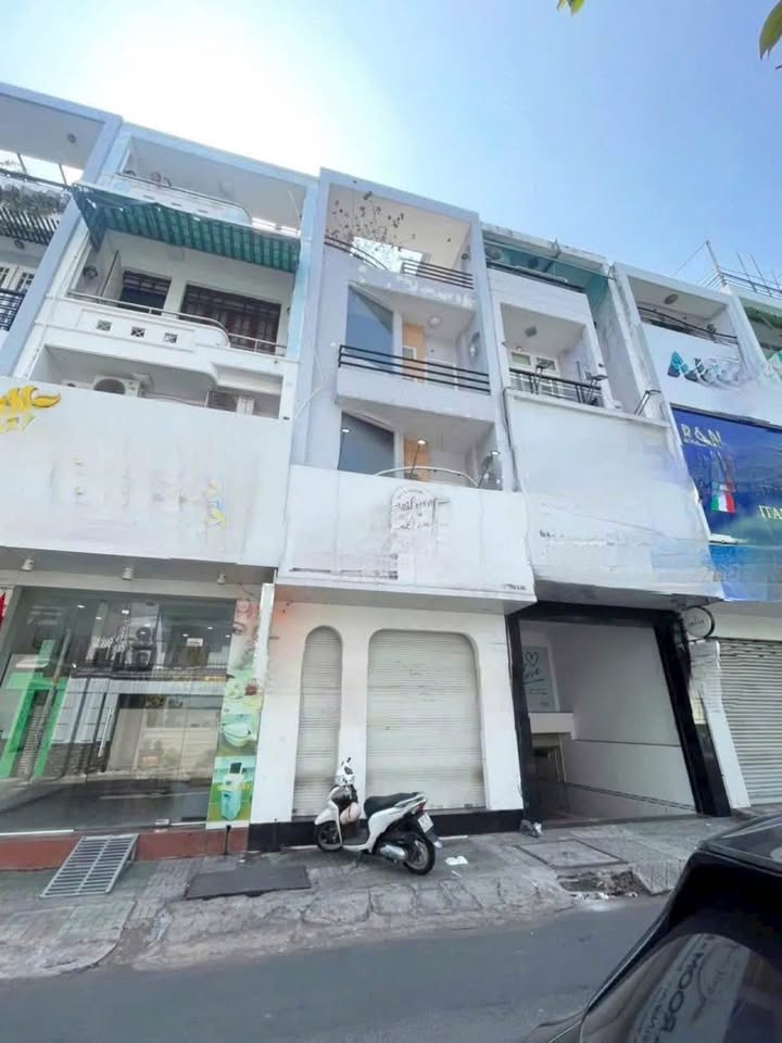 Nhà mặt tiền đường Hoa Sứ, Quận Phú Nhuận 64m² - Cho thuê ngay!