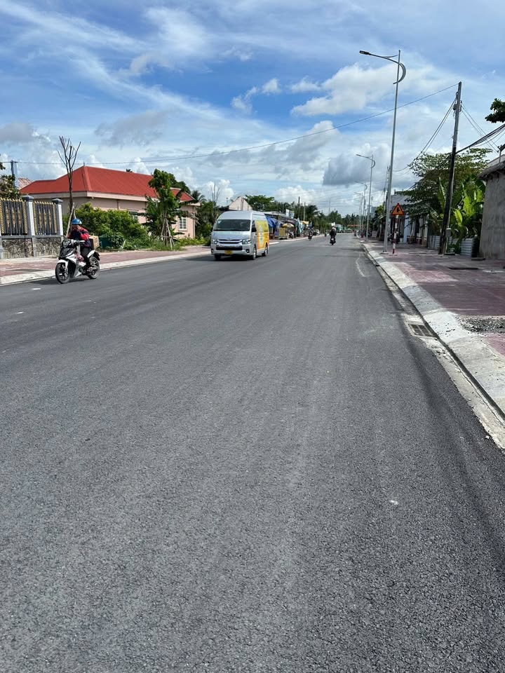 Nhà mặt tiền đường Nguyễn Văn Nhung, phường Phước Hậu, 245m² giá 4.165 tỷ - Đầu tư sinh lời ngay!