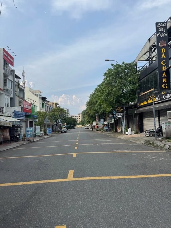 Nhà mặt tiền đường Lê Văn Việt, Quận 9, diện tích 70m² giá 14 tỷ - Đầu tư sinh lời, kinh doanh thuận lợi!