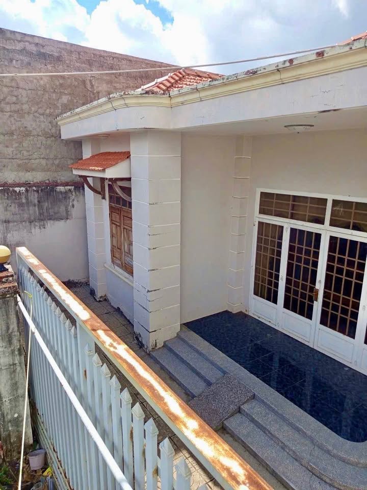 Nhà xây kiên cố kiểu homestay Lộc An 200m² giá 3.3 tỷ - Cách bãi tắm chỉ 800m!