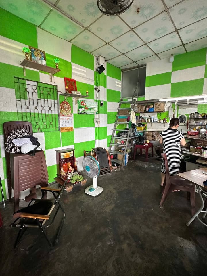 Quán Cafe Bờ Hồ Huỳnh Cương 30m² giá 170 triệu - Sẵn sàng kinh doanh ngay!