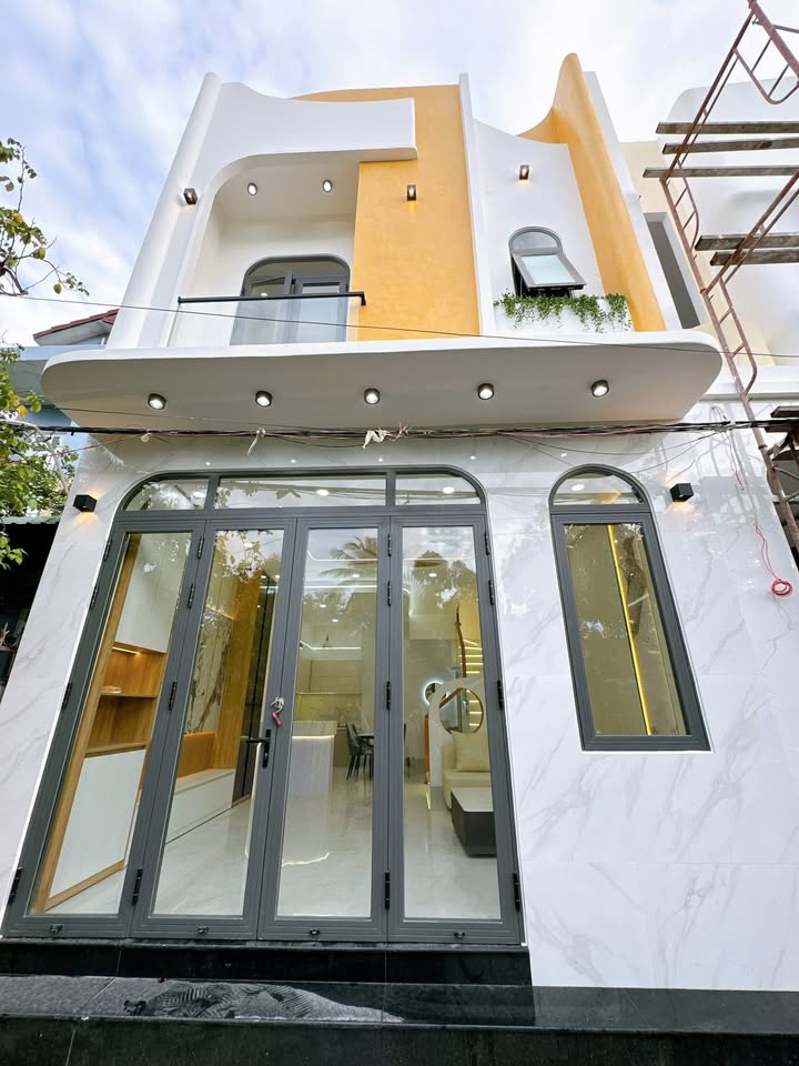 Nhà Đẹp Trần Cung 42,5m² giá 8.1 tỷ - Nội thất mới, sẵn sàng vào ở!