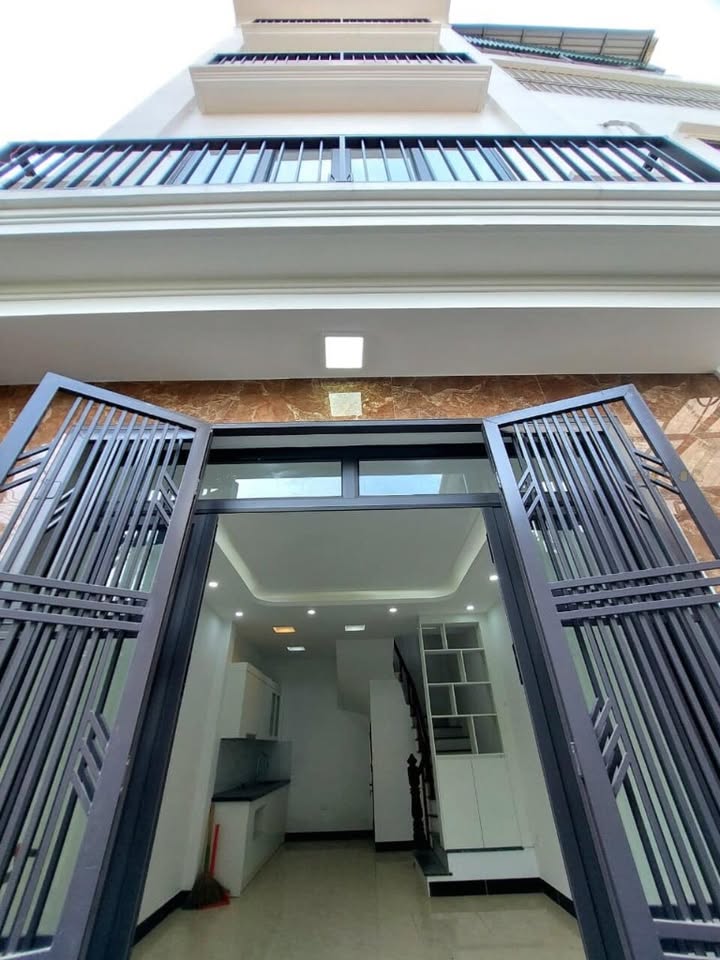 Nhà 5 tầng Trạm Trôi 36m² giá 5 tỷ - Nhà mới đẹp, đầy đủ nội thất!